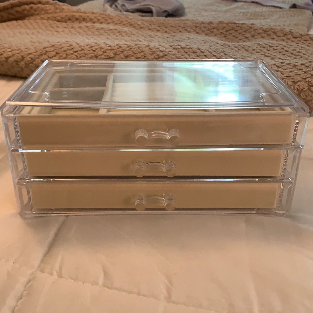 Jewelry organizer